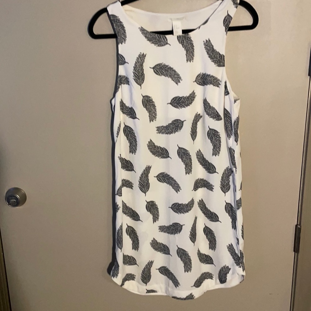 3 for $20💙NWT H&M feather print dress size 6
